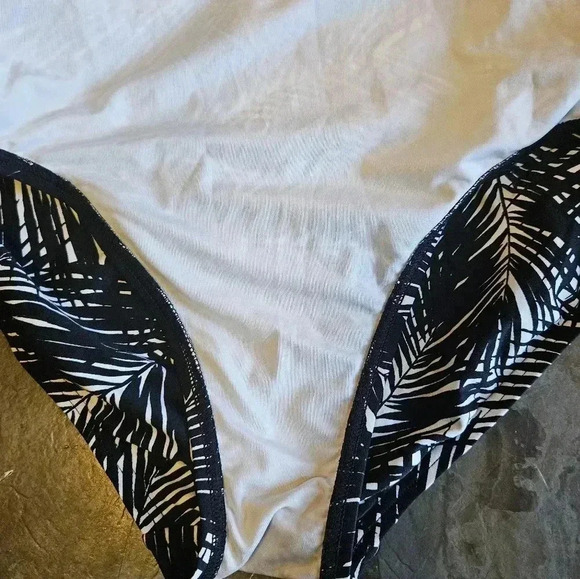 Michael Kors Deep V-Twist Halter One-Piece Swimsuit (sz 8) - Picture 5 of 5